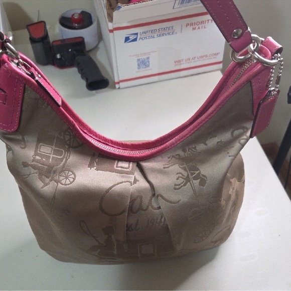 COACH Vintage Sateen Horse And Carriage Shoulder Bag F14480. From 2009 - Picture 2 of 5